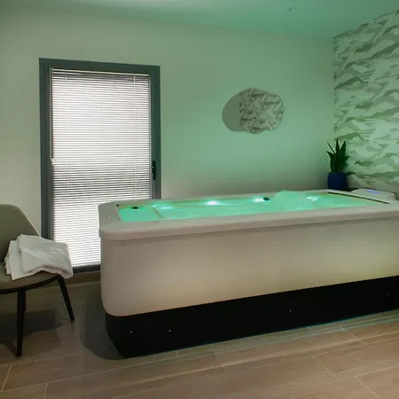 Domitys - Les Quernons Aparthotel Trelaze